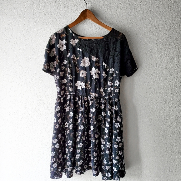 French Connection Black and White Floral Dress - Picture 3 of 6